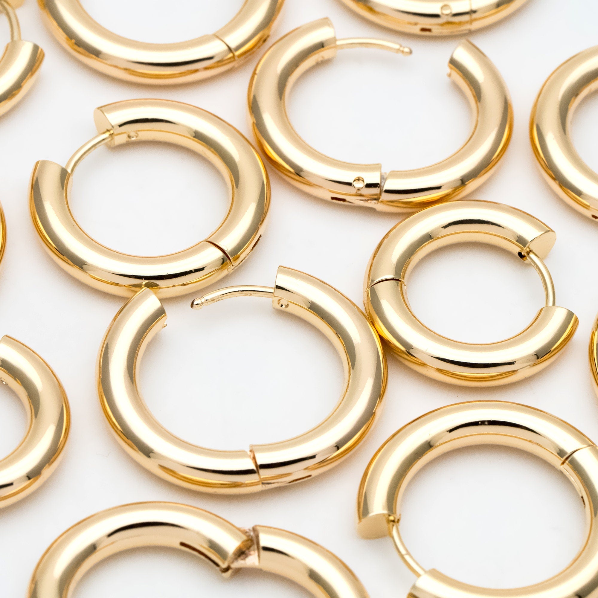 4pcs Gold/ Silver Tone Chunky Hoop Huggies, 4mm Thick, 18/ 20/ 22/ 24/ 26mm, Stainless Steel Hoop Earrings, Minimalist Earrings (GB-3301)